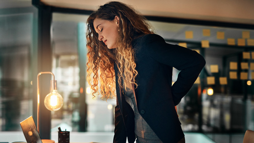 Врач Данилова посоветовала определить тип боли в пояснице перед выбором лечения