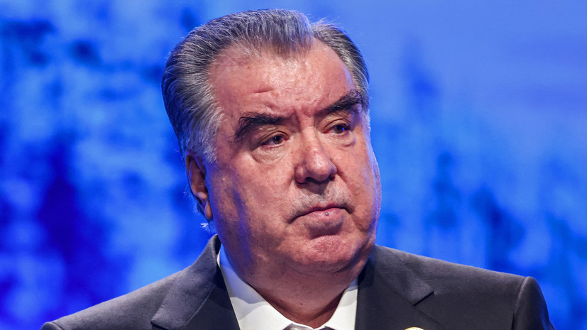 Президент Таджикистана Рахмон призвал молодёжь не пятнать честь таджиков