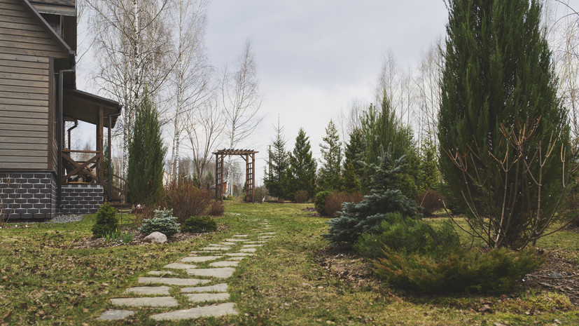 Риелтор Чурилов рассказал об особенностях покупки участка и готового дома