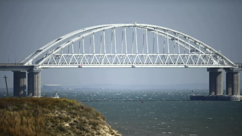 На Крымском мосту перекрыли движение транспорта