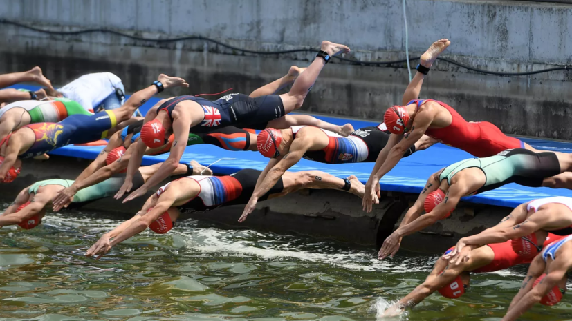 Соревнования по триатлону на ОИ могут быть отменены из-за загрязнения воды в Сене