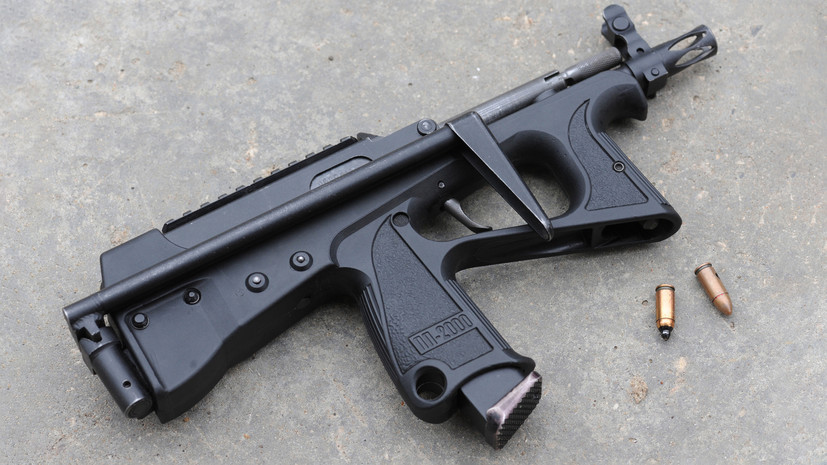 «Вести огонь с одной руки»: какими достоинствами обладает российский пистолет-пулемёт ПП-2000