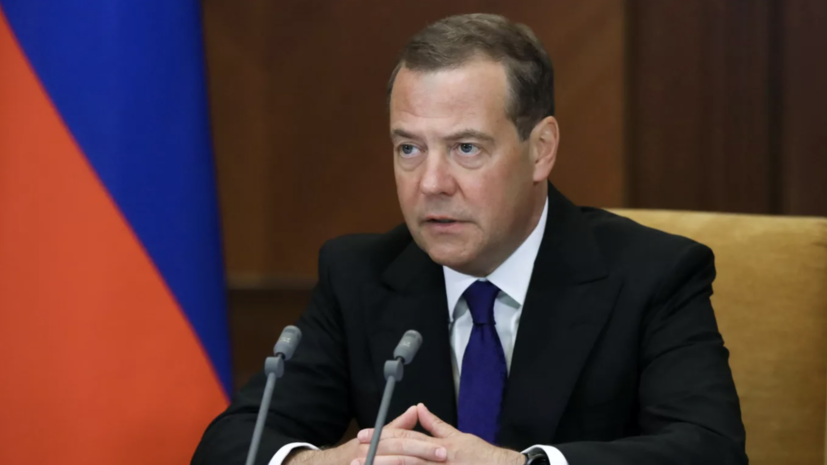 Медведев назвал абсолютным злом слова Байдена о конфликте на Украине