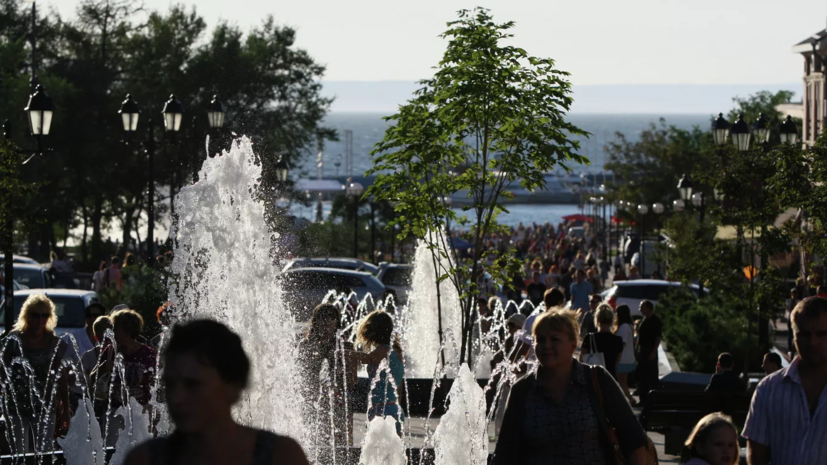 Во Владивостоке подготавливают фонтаны к тестовому запуску