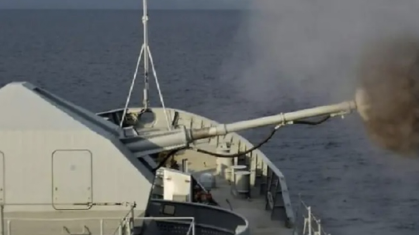 Три российских корвета Балтфлота провели артиллерийские стрельбы