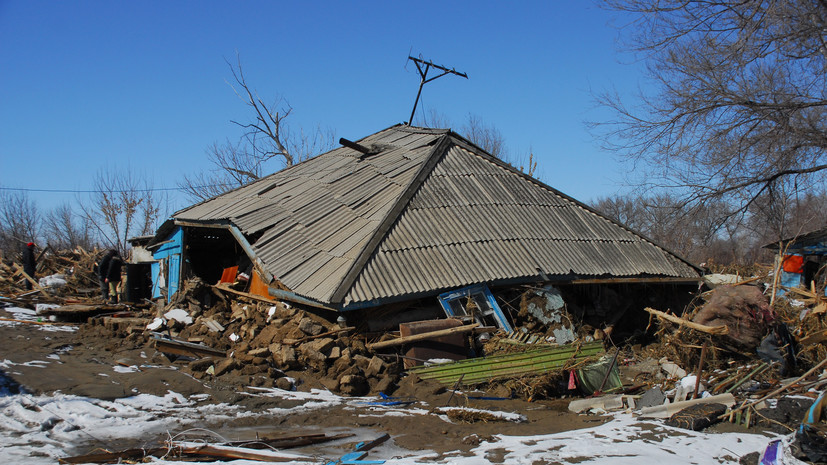 МЧС: из-за паводка в Казахстане с марта эвакуировали более 100 тысяч человек
