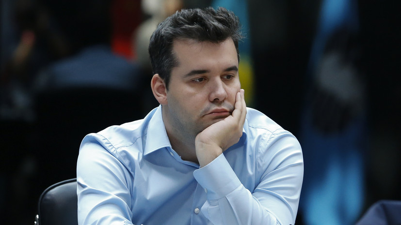Шахматист Гири заявил, что Непомнящий упрощает Турнир претендентов