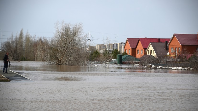 Власти заявили о росте уровня воды около Оренбурга и падении возле Орска