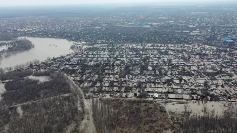 В Оренбурге за сутки подтопило ещё тысячу домов