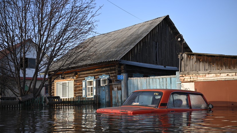 Число подтопленных в России паводком жилых домов сократилось за сутки до 14 743