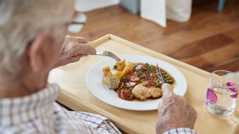 Диетолог Васильева назвала нежирное мясо самым полезным для пожилых людей