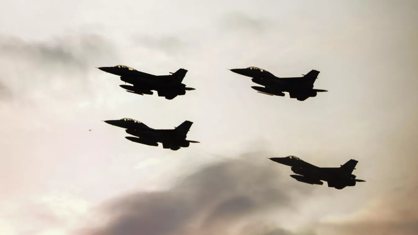 Глава Пентагона: F-16 и обученные пилоты начнут прибывать на Украину в 2024 году