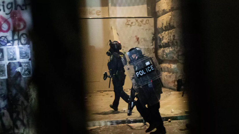 Университет Портленда не может разогнать протестующих, захвативших библиотеку