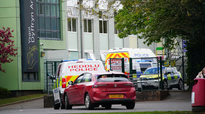 Девочку-подростка задержали после нападения с ножом в школе Уэльса