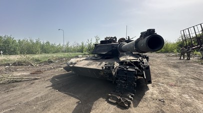 Был подбит на Авдеевском направлении: МО РФ опубликовало кадры эвакуации из зоны СВО американского танка M1 Abrams