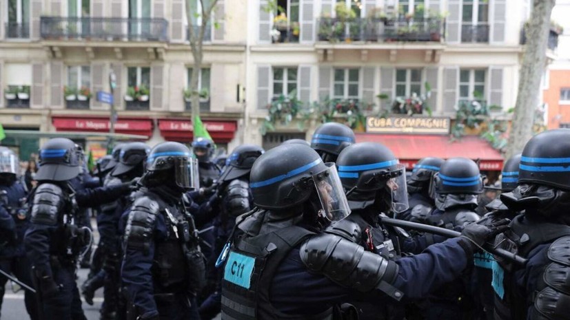 Полиция применила слезоточивый газ на демонстрации в Париже