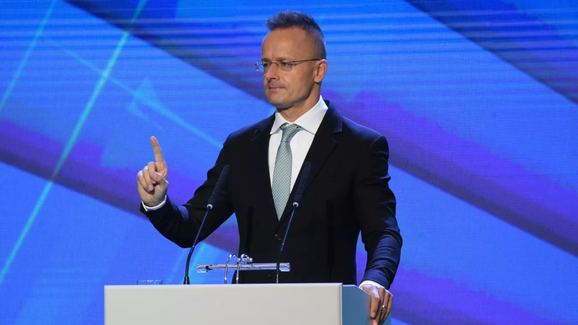 Сийярто: генсек НАТО предложил членам альянса собрать $100 млрд для Киева