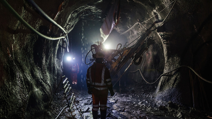 Более 180 горняков покинули шахту в Караганде из-за задымления