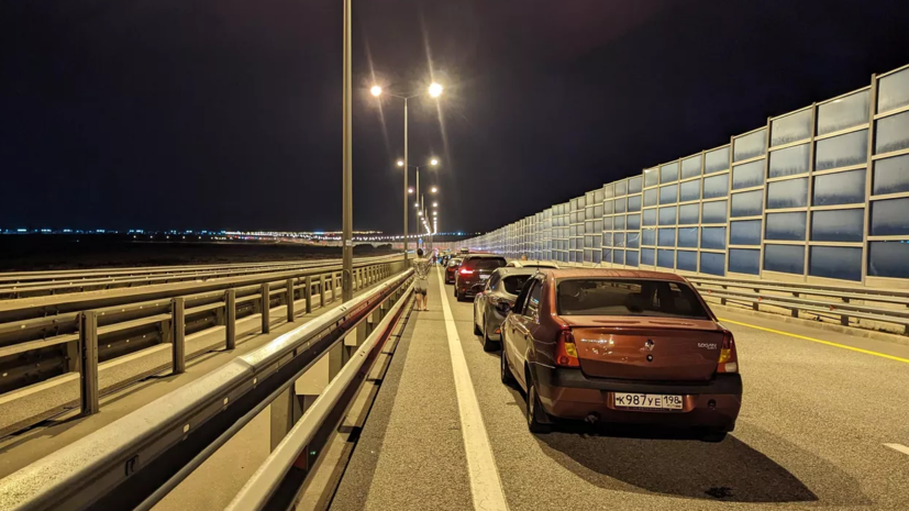 Движение автотранспорта по Крымскому мосту временно перекрыто