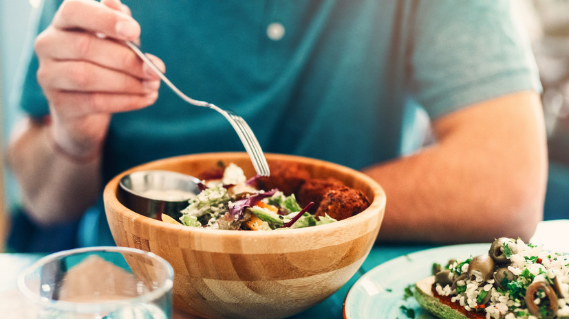 Диетолог Елиашевич посоветовала выходить из поста постепенно