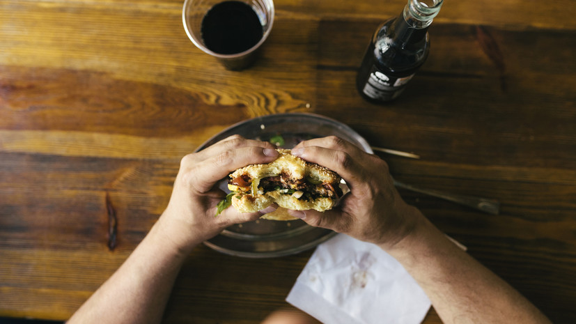 Гастроэнтеролог Кашух посоветовала не выходить из поста слишком резко