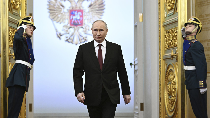 Путин после церемонии инаугурации в Кремле принял парад Президентского полка