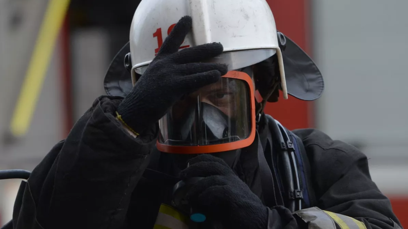 Пожарные спасли ребёнка, перелезавшего на соседский балкон в Челябинске