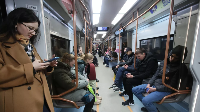 Для помощи пассажирам метро Москвы на 9 Мая привлекут дополнительных сотрудников