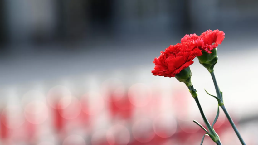 В Тюмени возложили цветы к Мемориалу памяти сотрудников ОВД