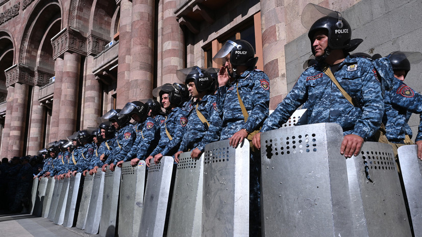 МВД Армении: в Ереване задержаны 48 участников акций протеста