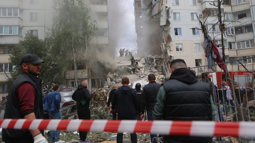 «Под завалами, возможно, остаются люди»: в Белгороде из-под обломков подъезда обрушившегося дома извлекли тела погибших