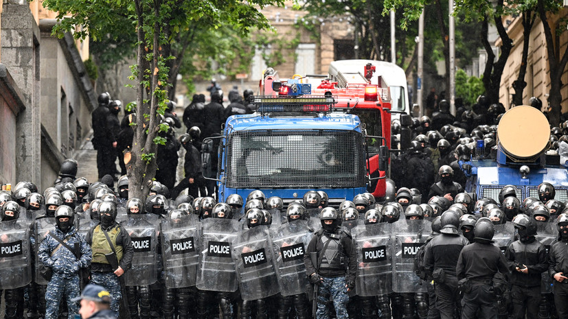МВД Грузии: на митинге против закона об иноагентах в Тбилиси задержаны 13 человек