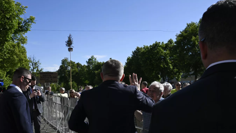 Власти Словакии: состояние Фицо серьёзное, операция затягивается