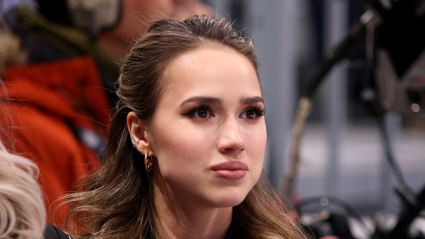 Загитова готовится к защите диплома на пляже в Дубае