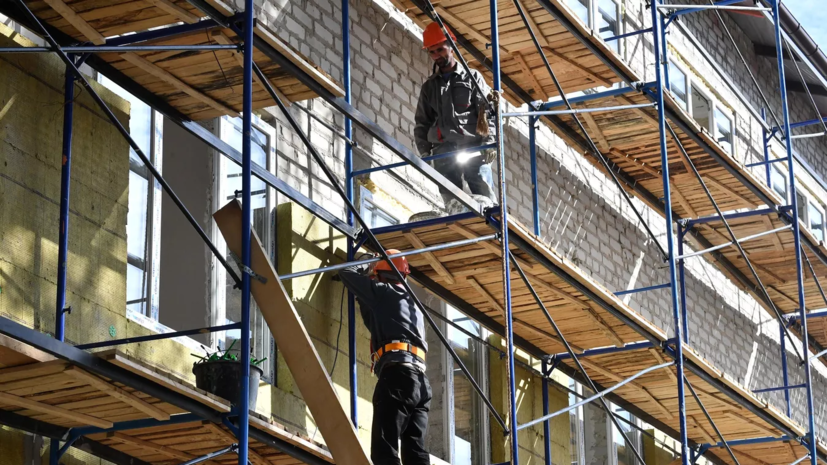 Строители из ЯНАО восстановили более 200 домов в Волновахе
