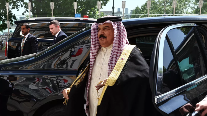 Путин подарил королю Бахрейна «удлинённый» автомобиль Aurus