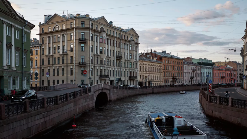 В Петербурге проводят проверку по факту столкновения теплохода с прогулочным судном