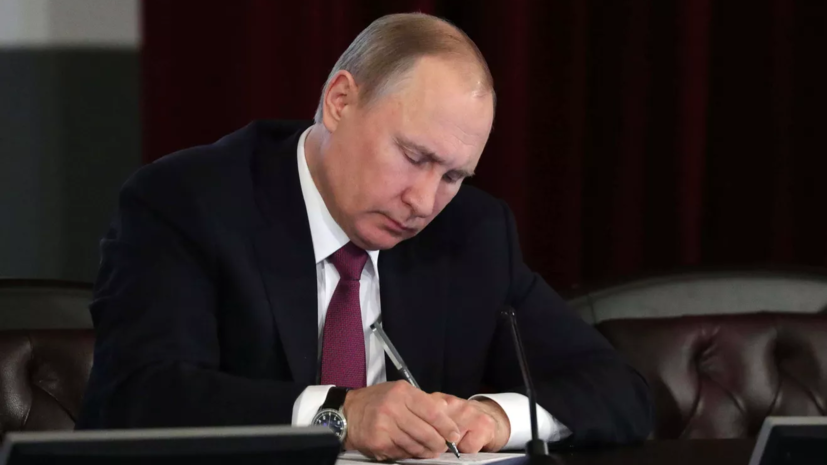 Путин подписал закон об освобождении тяжелобольных осуждённых при согласии суда