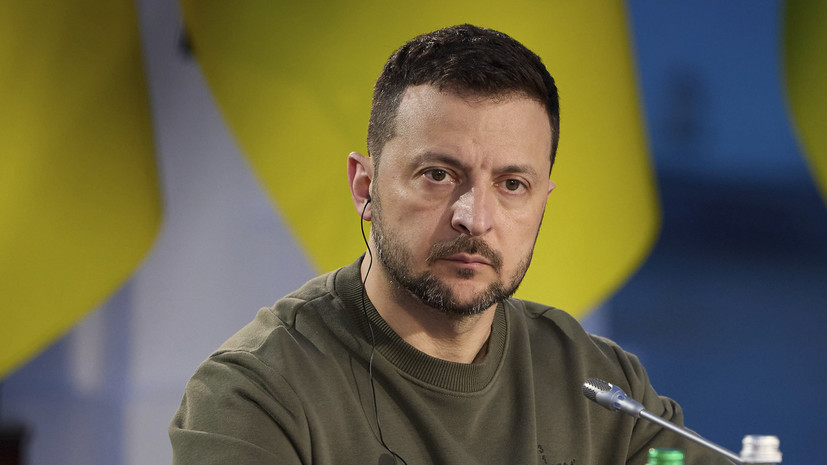 Юрист: Зеленский нарушает Конституцию Украины, осуществляя полномочия президента
