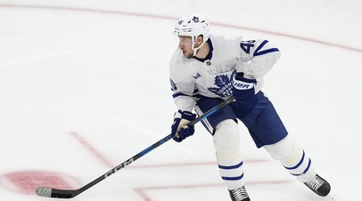 Передача Любушкина помогла Торонто обыграть Бостон и продлить серию в плей-офф НХЛ