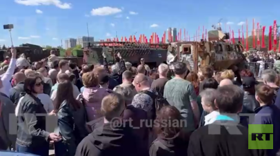 Корреспондент RT посетил выставку трофейной техники из зоны СВО в Москве
