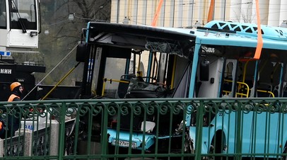 В Петербурге начали комплексную проверку в компании, чей автобус упал в Мойку