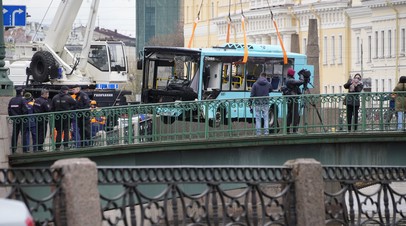 Комиссия для выяснения причин аварии и организация похорон погибших: что известно о ДТП с автобусом в Санкт-Петербурге