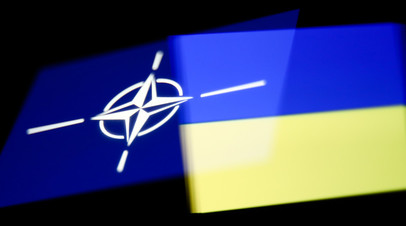 Флаги НАТО и Украины