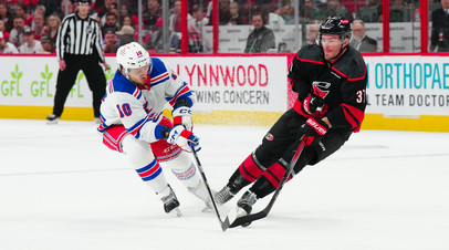 Панарин вышел на 12-е место по передачам в плей-офф НХЛ среди россиян