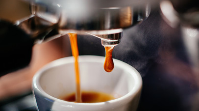 Кардиолог Хомицкая посоветовала не пить кофе за полчаса до измерения давления