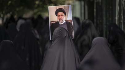 Портрет Ибрагима Раиси на акции в Иране