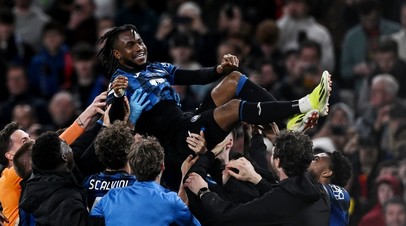 Футболисты «Аталанты» празднуют победу в финале Лиги Европы