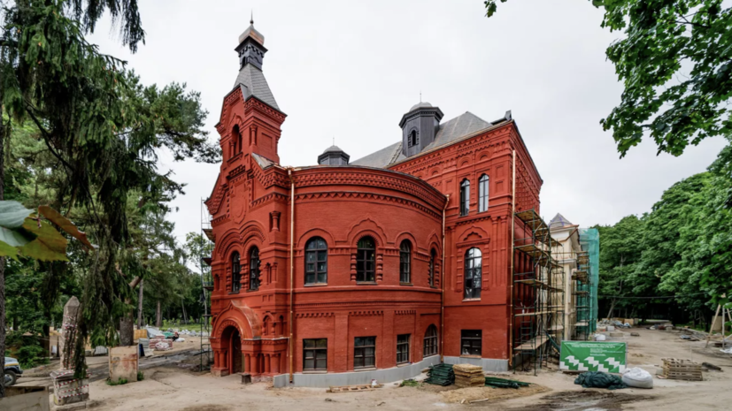 В московской усадьбе Покровское-Стрешнево восстановили купол оранжереи XVIII—XIX веков