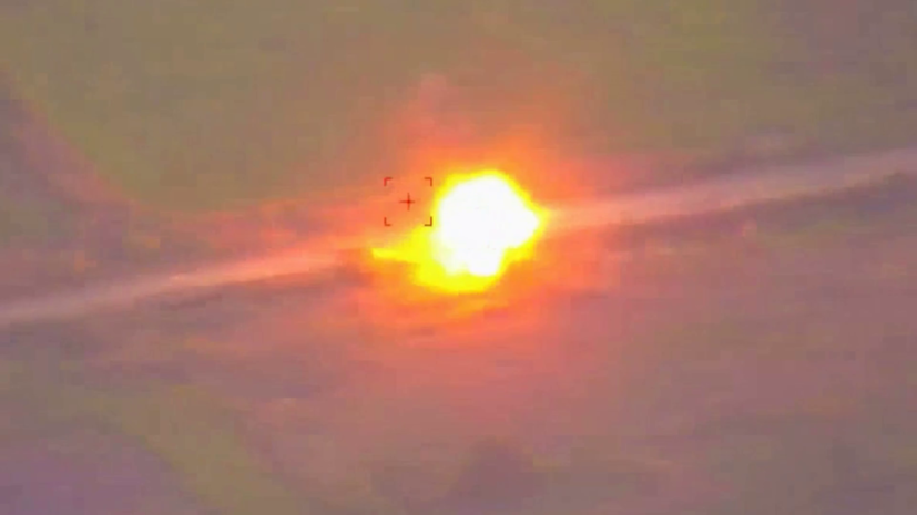 Cнарядом «Краснополь» и ударом FPV-дрона: Минобороны РФ показало видео уничтожения Abrams и Bradley в зоне СВО